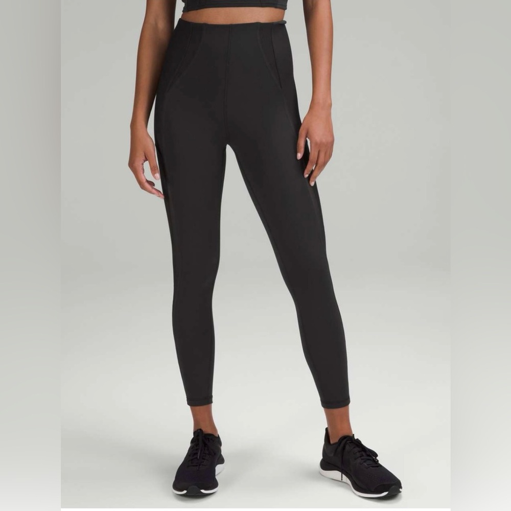 Lululemon Everlux Mesh Super-High-Rise Training Tight
Black Size 2
